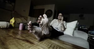 HFW – Bold Barefoot MILF Soles On Display