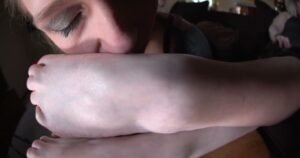 HFW - Her Funky Feet Put Emma Under – foot fetish clip preview with Emma