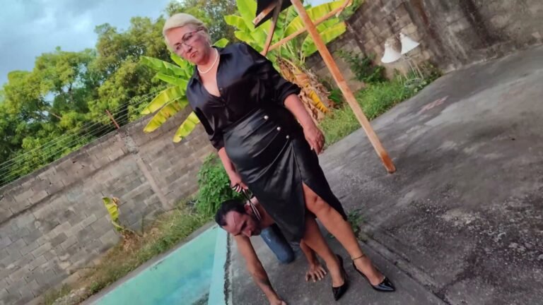 En medio de gran parque saco a pasear a mi amante y termino dandole muchas cahetadas (1) – extreme domination clip preview